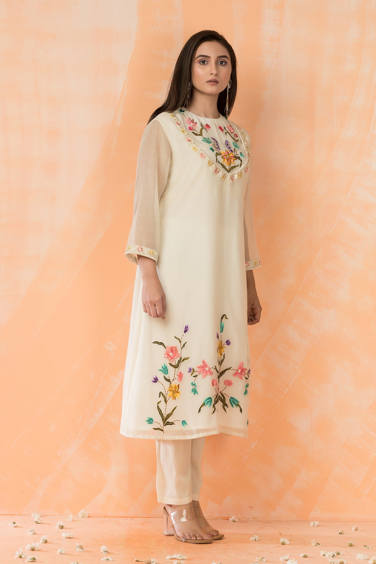 Embroidered Kurta Pant set in Mul Chanderi