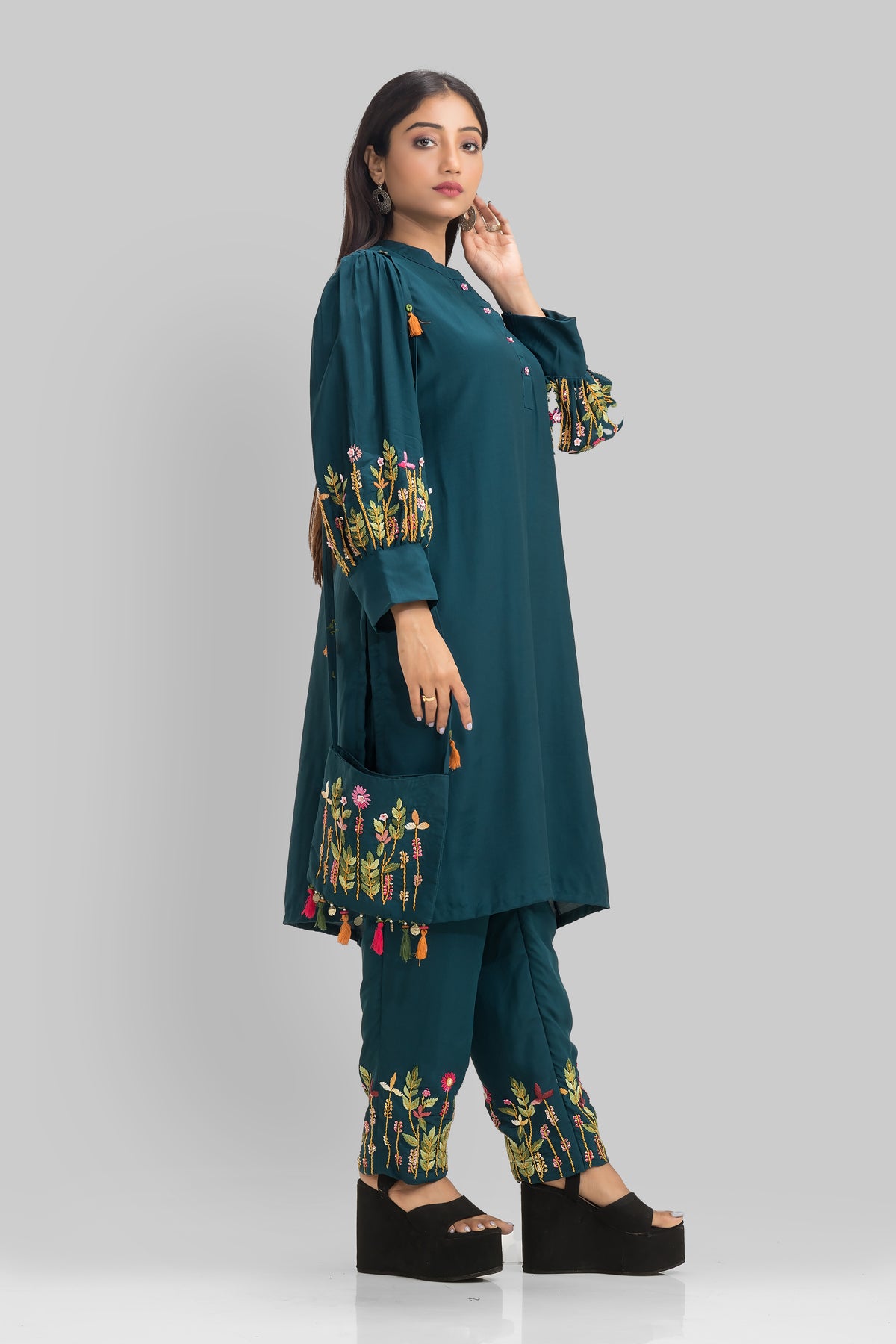 Sacred Suta Designer Kurta-Pant set with Bag