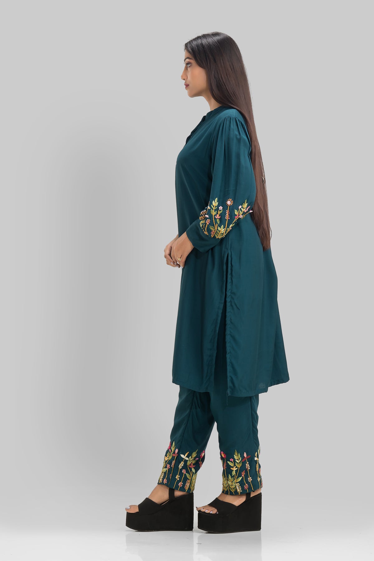 Sacred Suta Designer Kurta-Pant set with Bag