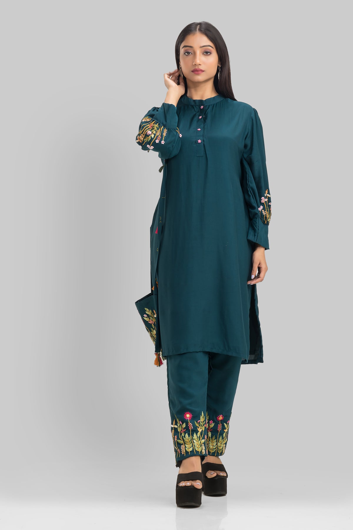 Sacred Suta Designer Kurta-Pant set with Bag