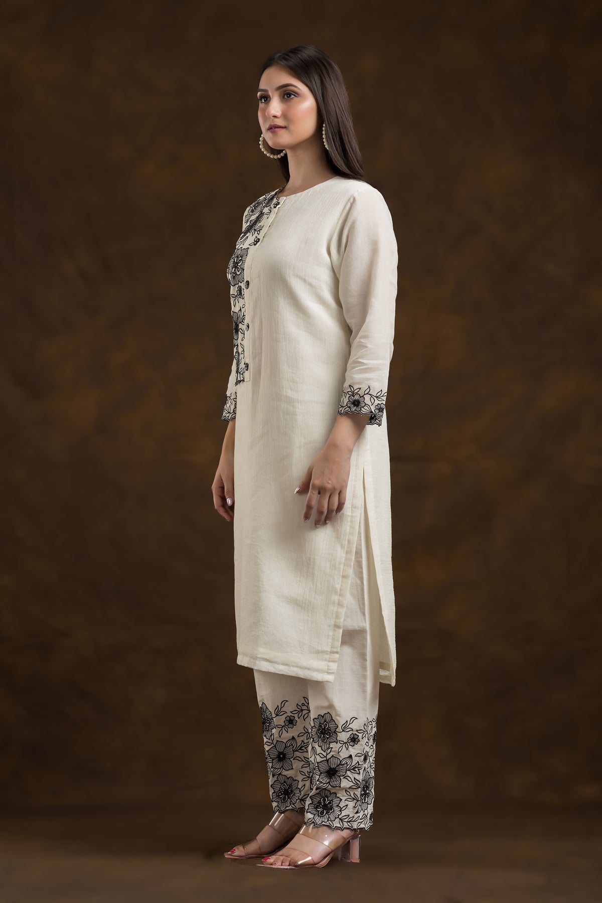 Sacred Suta Embroidered Mulmul Kurta Set_Basra collection