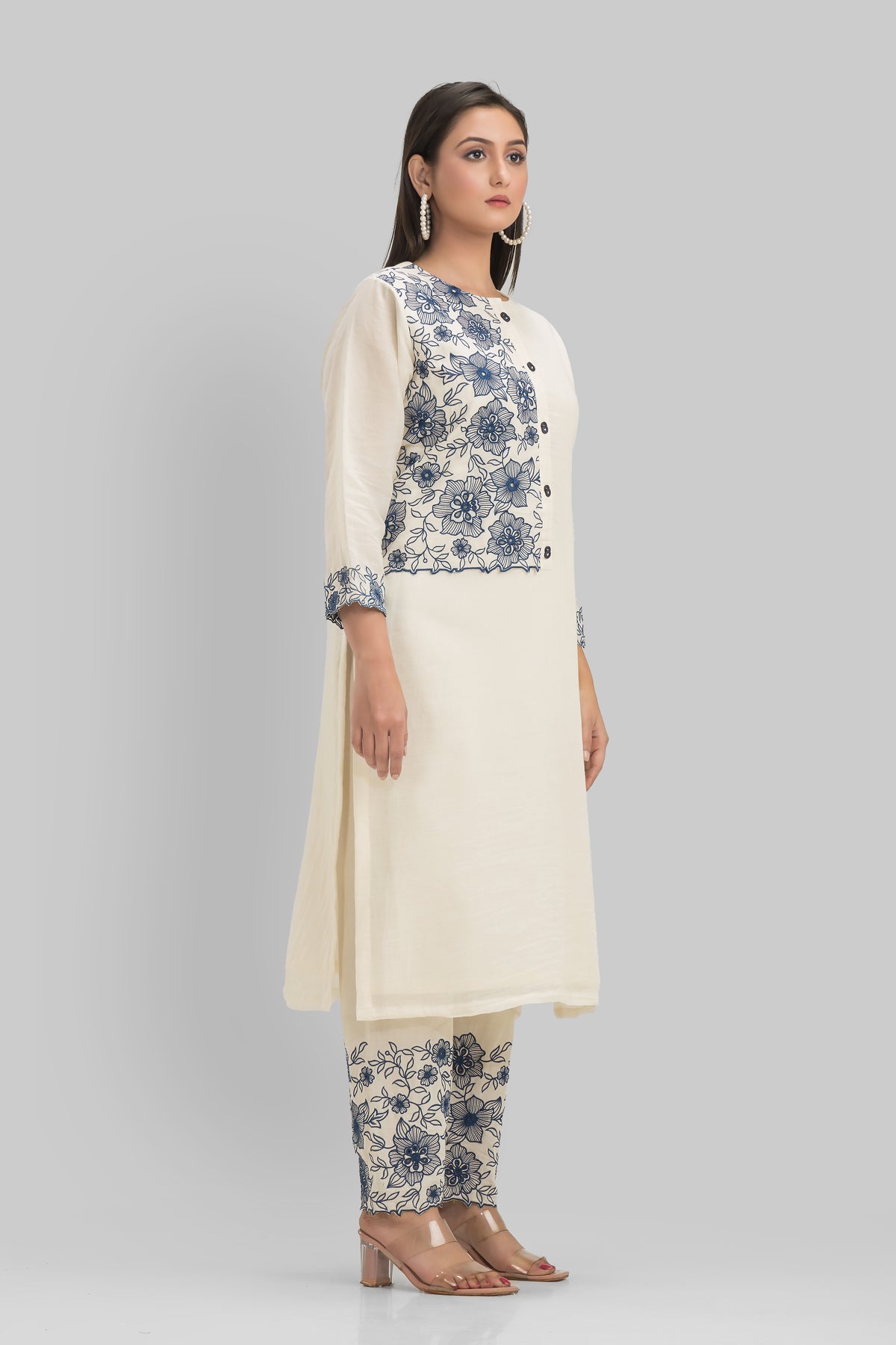 Sacred Suta Embroidered Mulmul Kurta Set_Basra collection