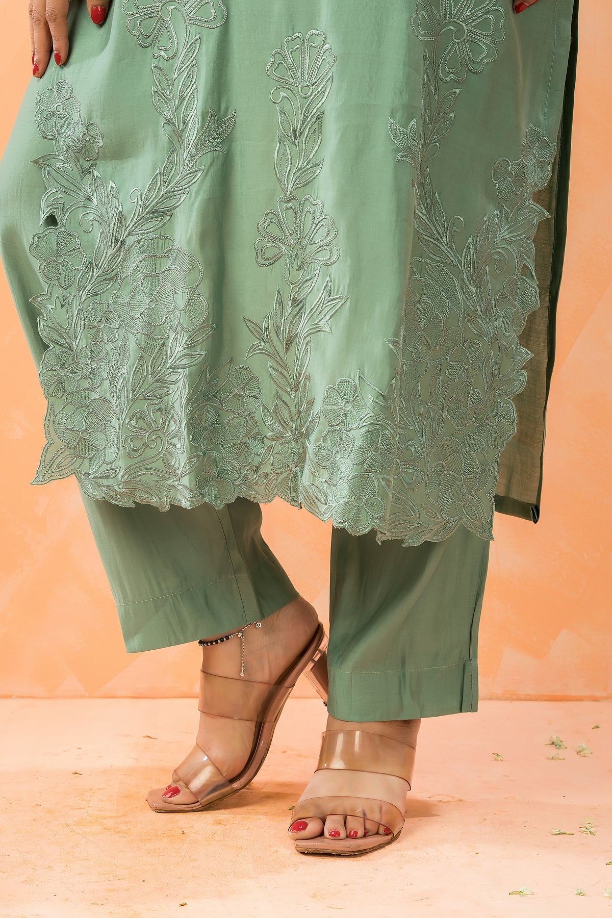 Embroidered muslin Kurta-Pant-dupatta Set