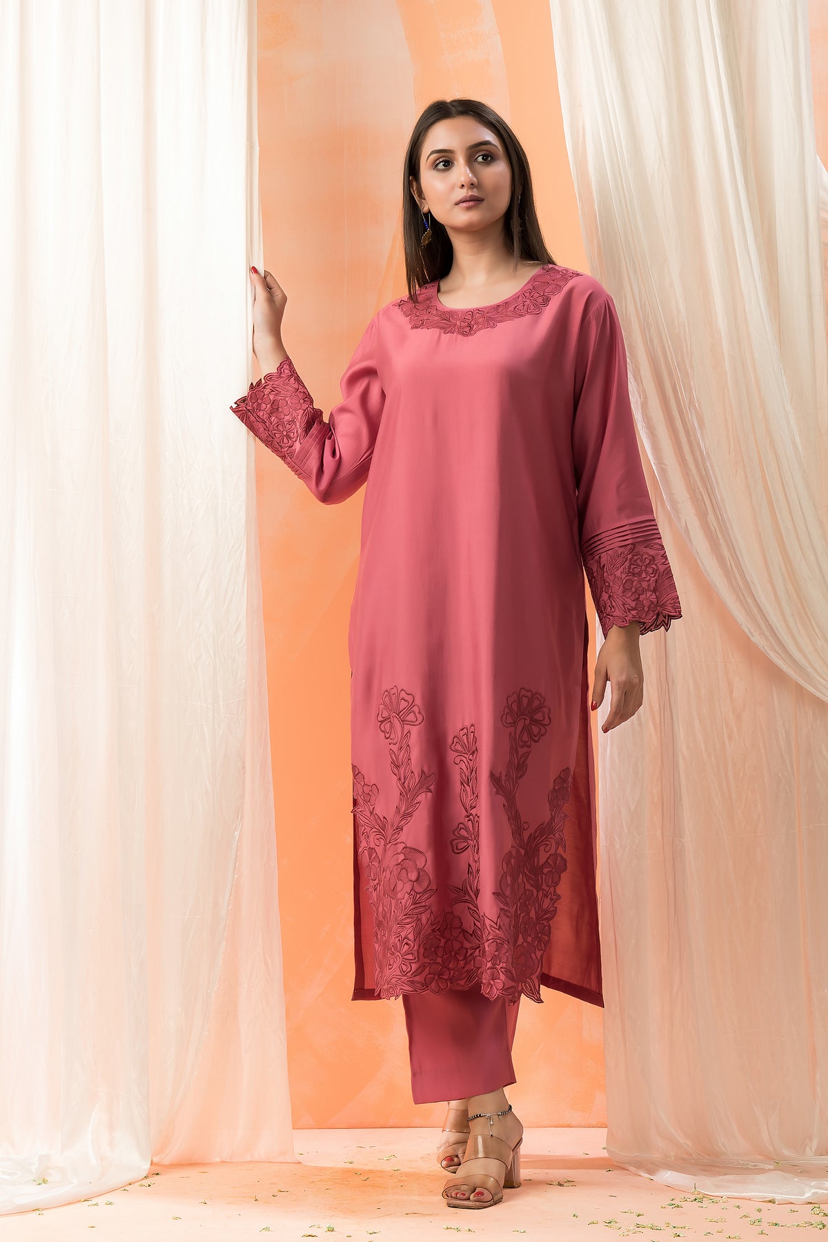 Embroidered muslin Kurta-Pant-dupatta Set